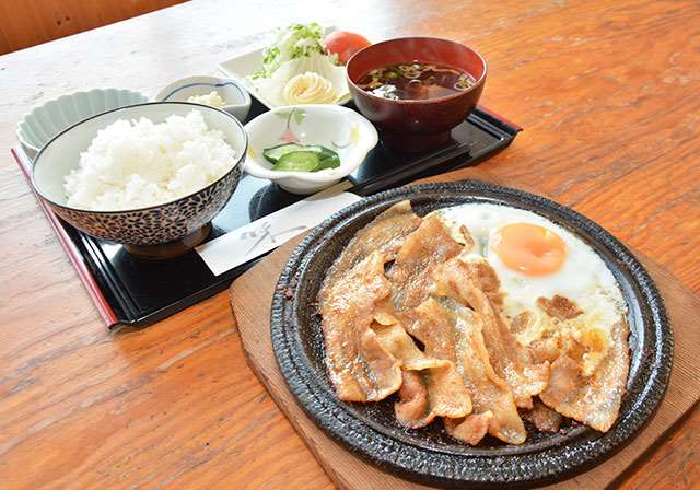 特製のたれが決め手のジャンボ焼肉定食