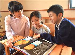 コロナ下の学び場 上 オンライン化 授業 世界のどこでも 秋田魁新報電子版