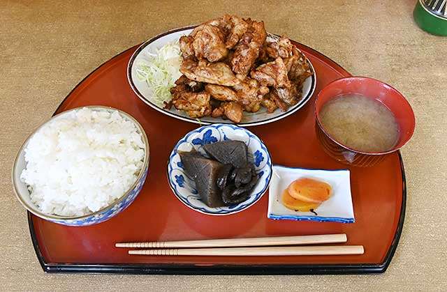 おいしい出合い：「食事処かあちゃん」からあげ定食 ５００円でおなかいっぱい - 秋田魁新報