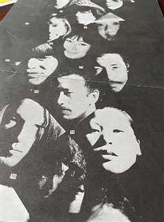 天井桟敷の団員を紹介する海外公演用チラシ（手前右）